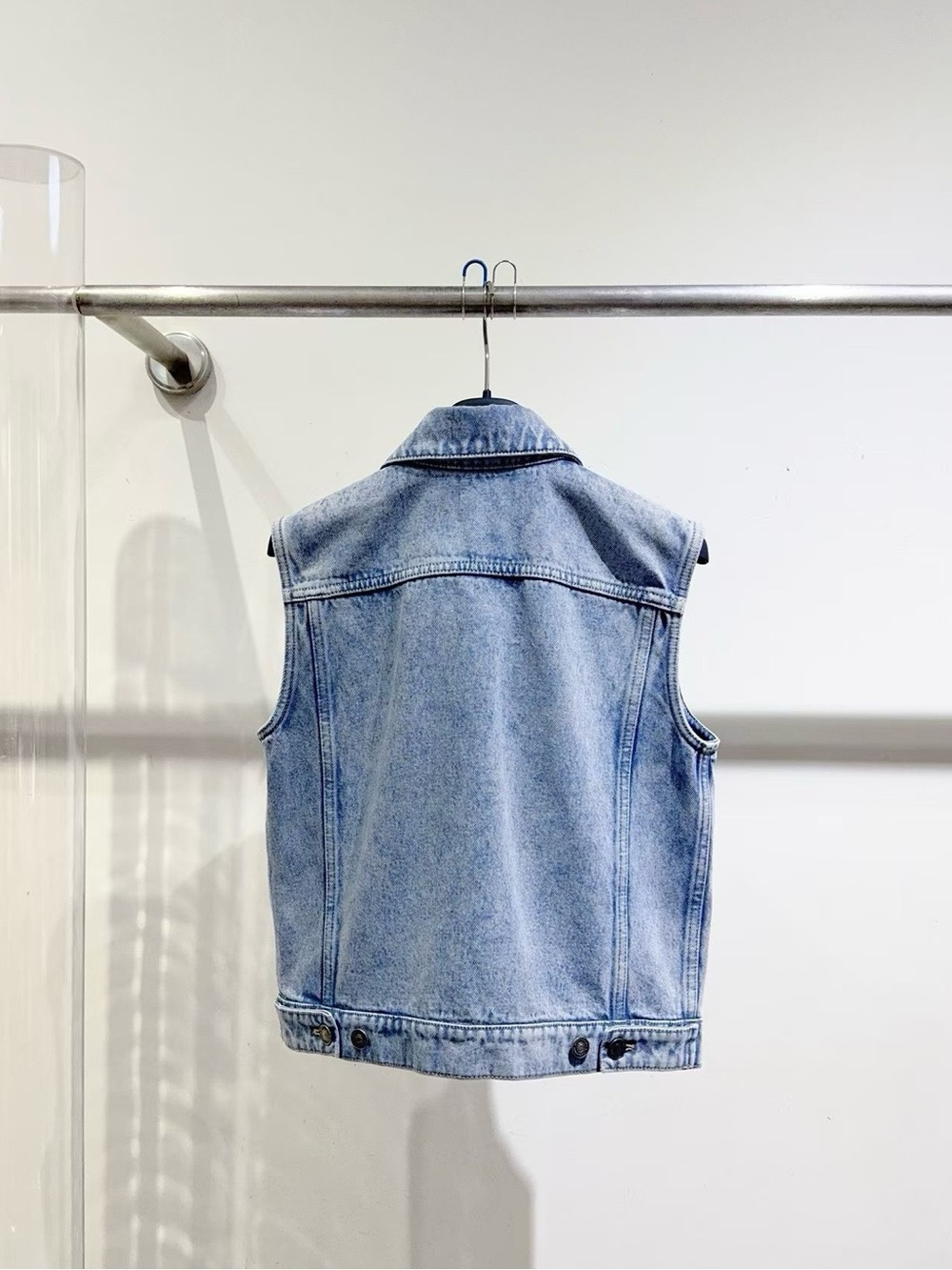 🚩steal Dior Light Blue Denim Vest with Branded Button - Picture 2 of 7